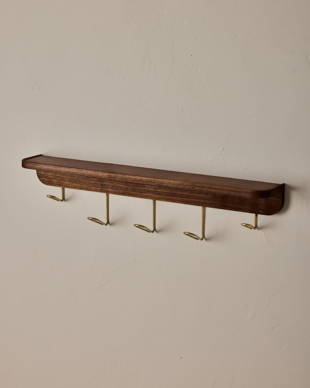 #size_large #leather-finish_cognac #wood-finish_black walnut