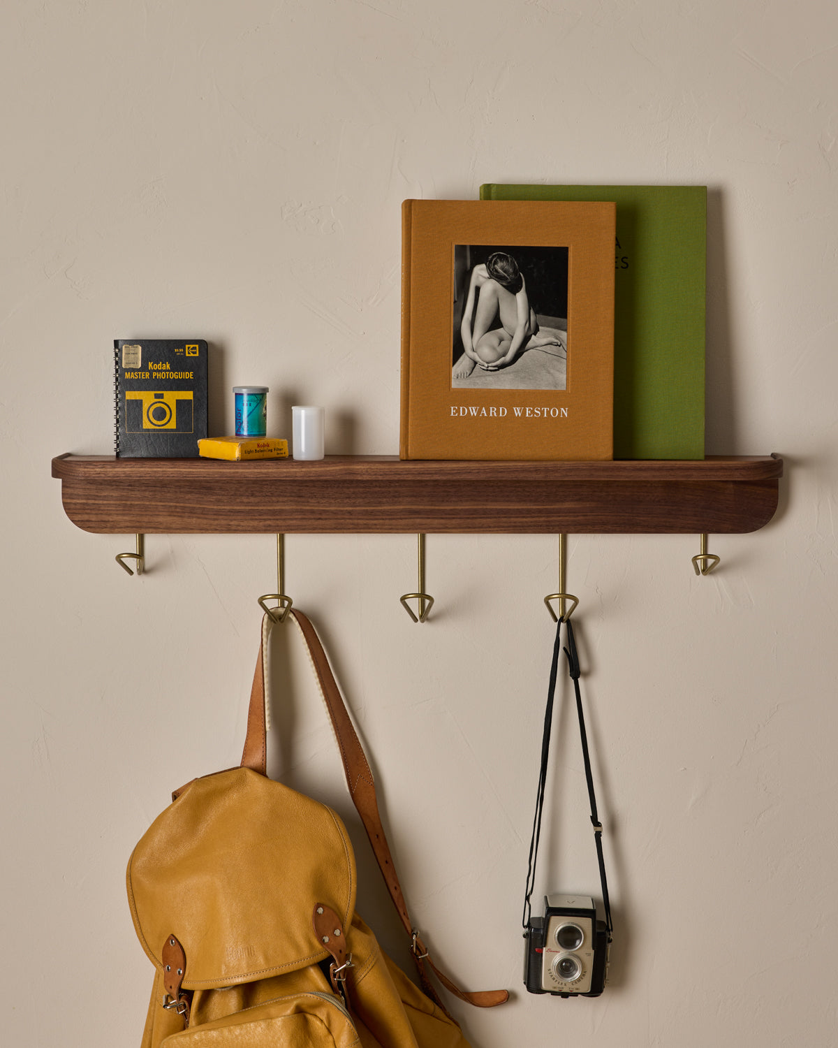 #size_large #leather-finish_cognac #wood-finish_black walnut