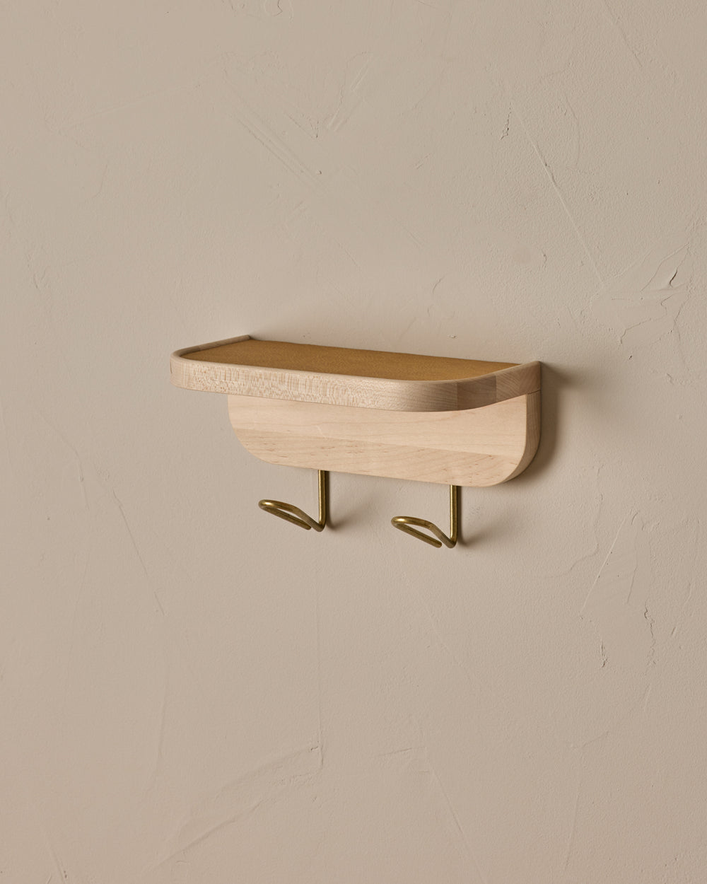 #size_small #leather-finish_natural #wood-finish_clear maple