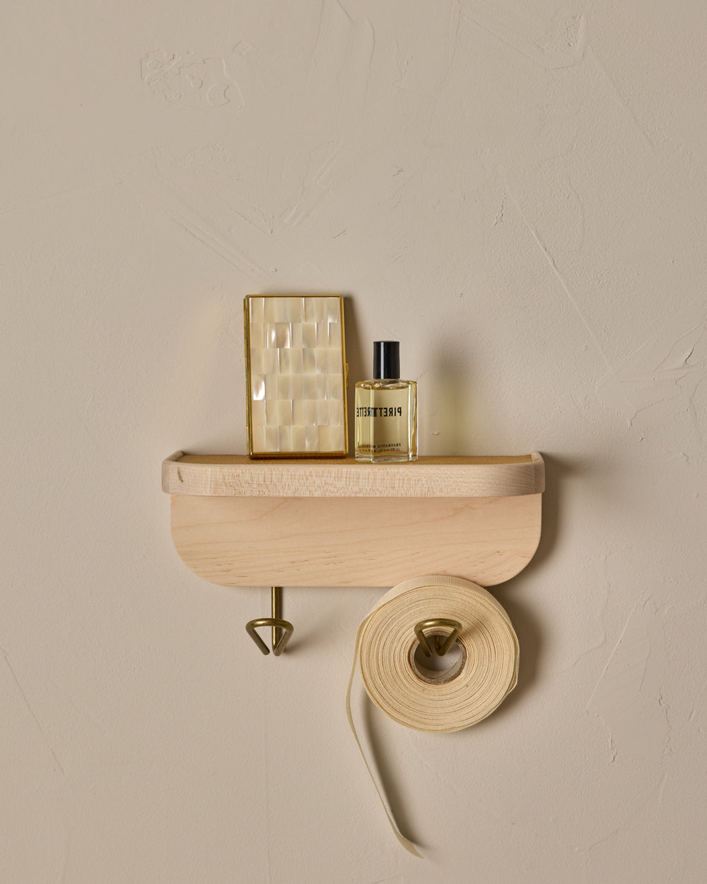 #size_small #leather-finish_natural #wood-finish_clear maple