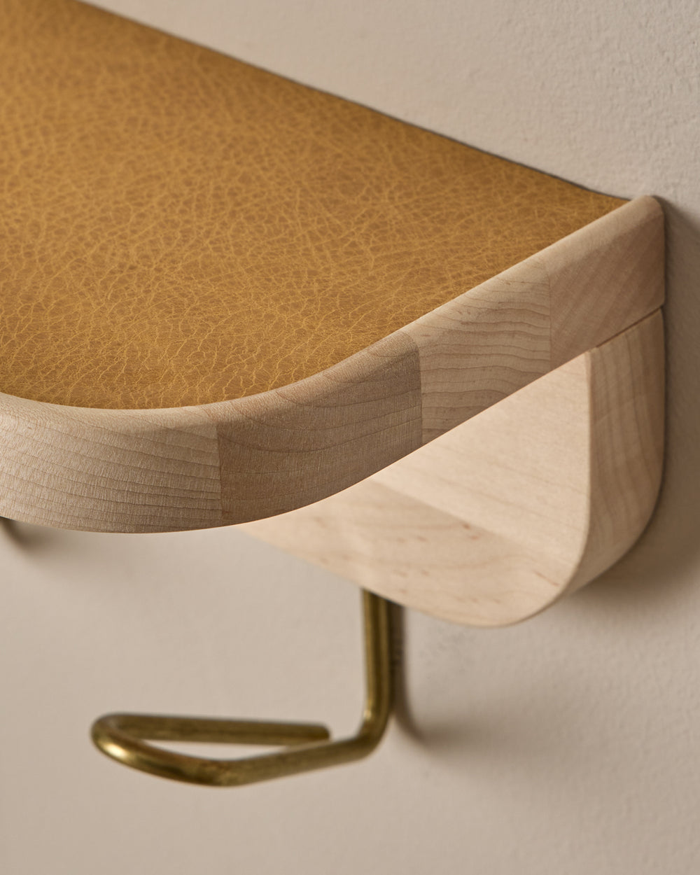 #leather-finish_natural #wood-finish_clear maple