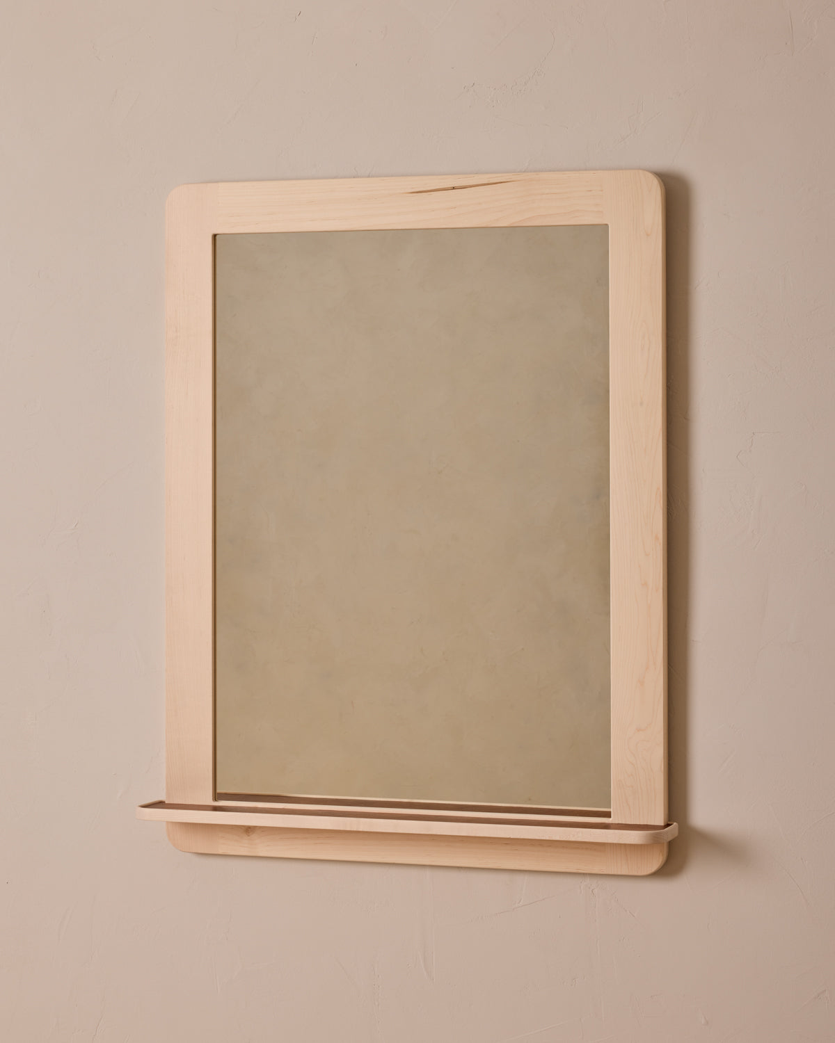 #size_large #wood-finish_clear maple #leather-finish_cognac