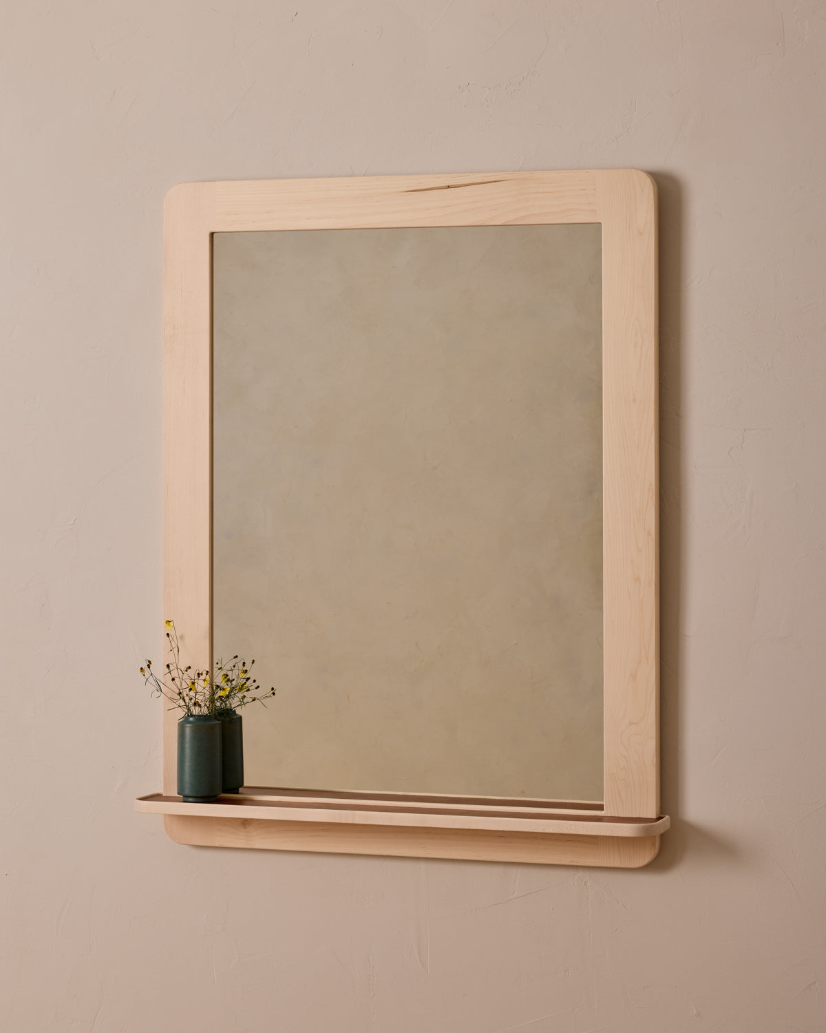 #size_large #wood-finish_clear maple #leather-finish_cognac