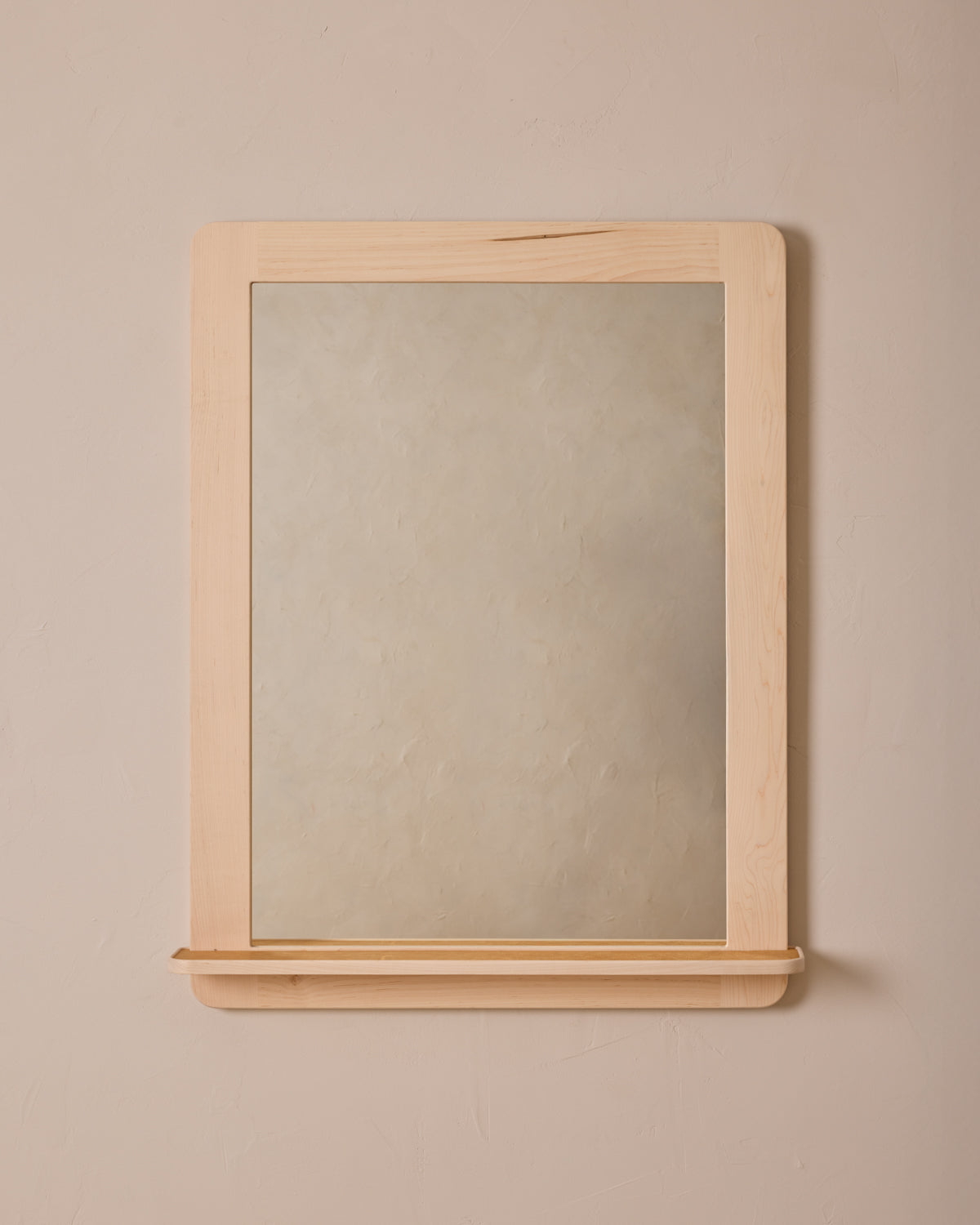 #size_large #wood-finish_clear maple #leather-finish_natural