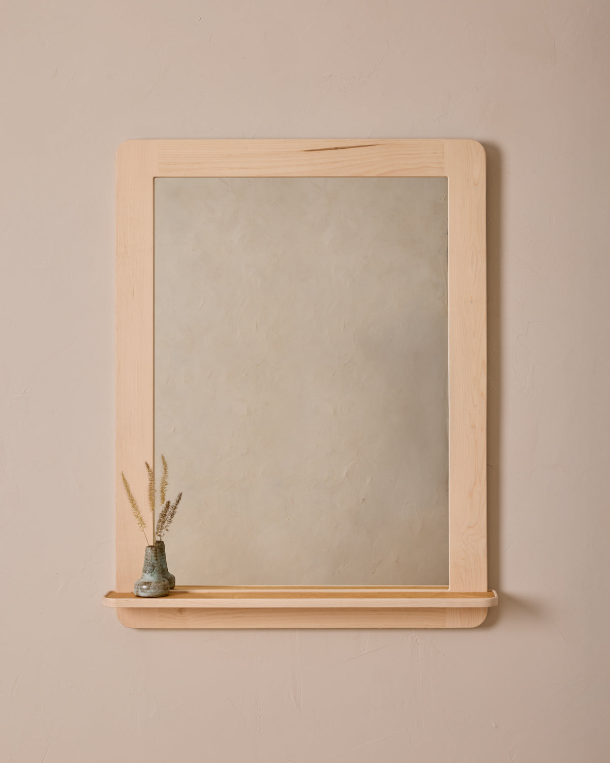 #size_large #wood-finish_clear maple #leather-finish_natural