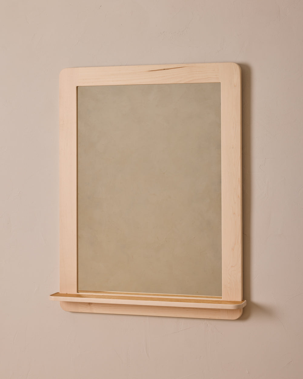 #size_large #wood-finish_clear maple #leather-finish_natural