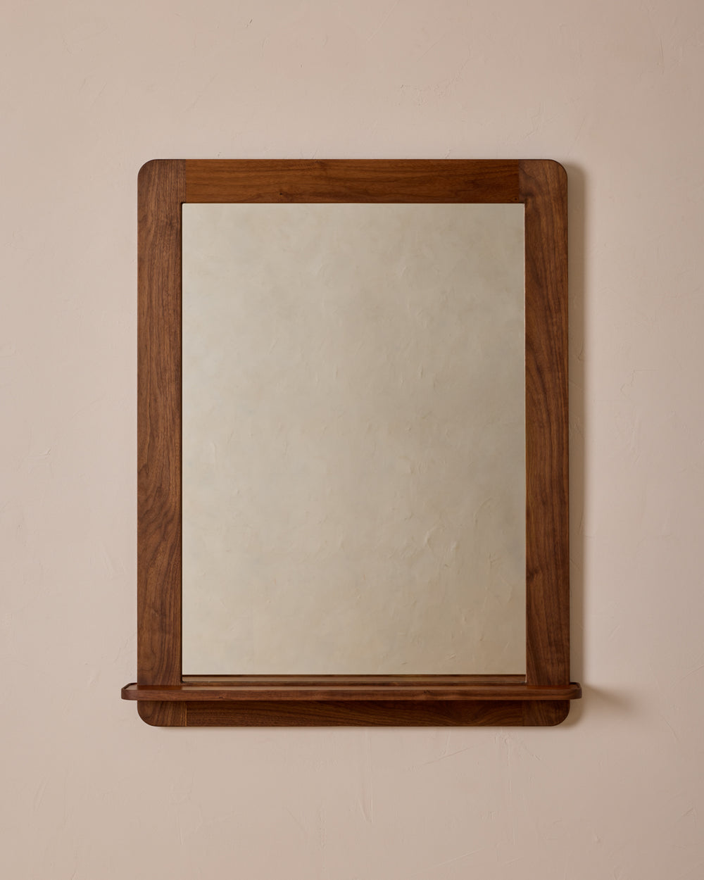 #size_large #wood-finish_black walnut #leather-finish_cognac
