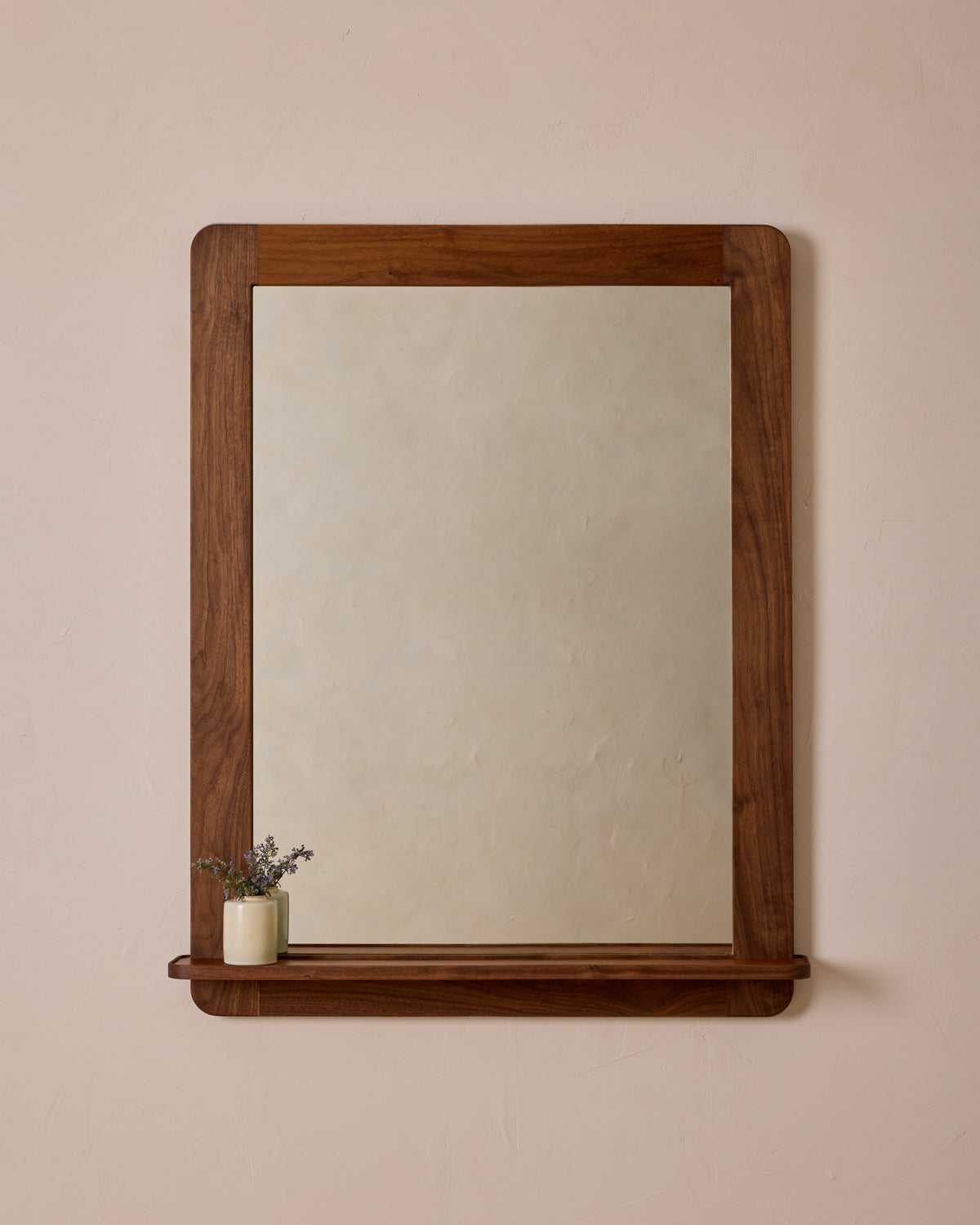 #size_large #wood-finish_black walnut #leather-finish_cognac