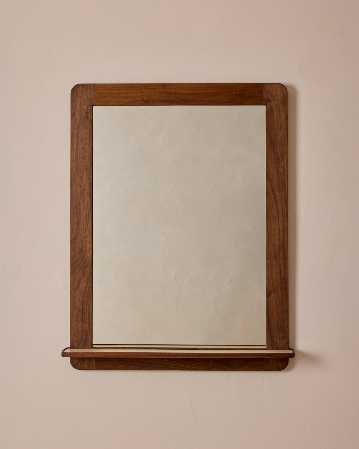 #size_large #wood-finish_black walnut #leather-finish_eggshell
