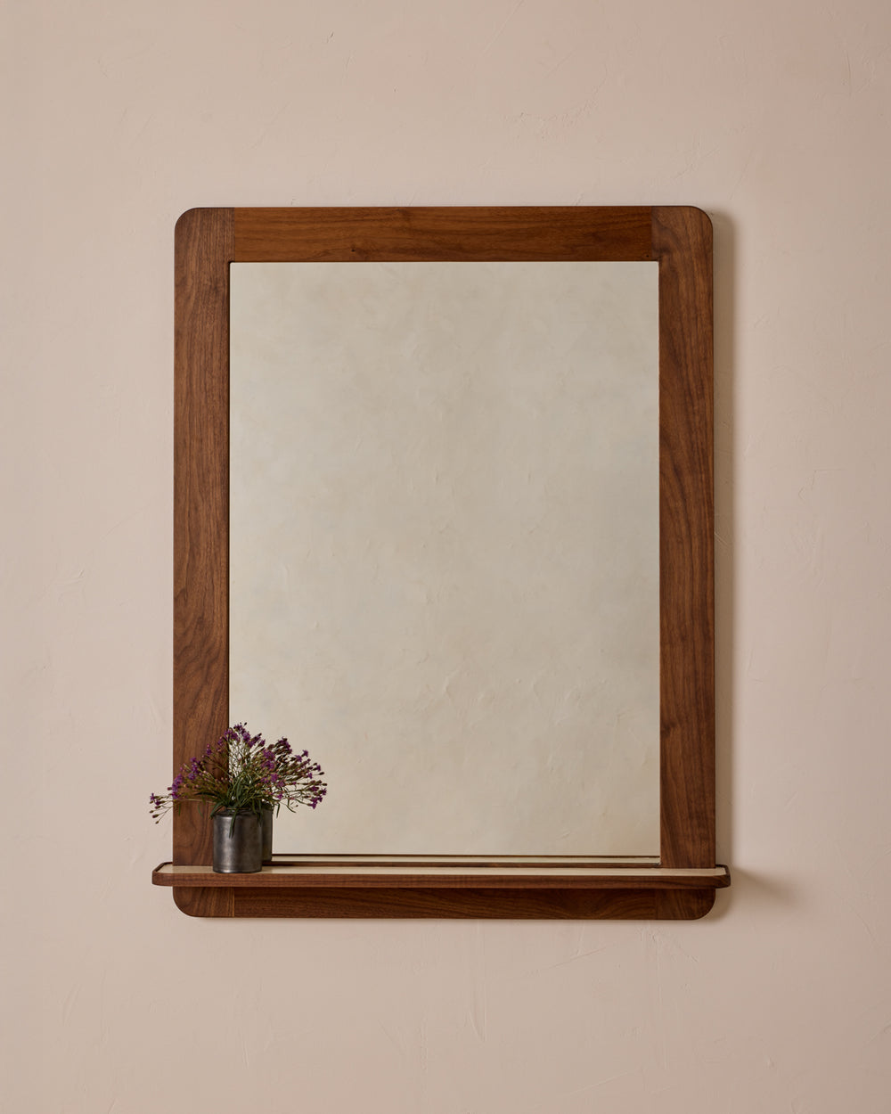 #size_large #wood-finish_black walnut #leather-finish_eggshell