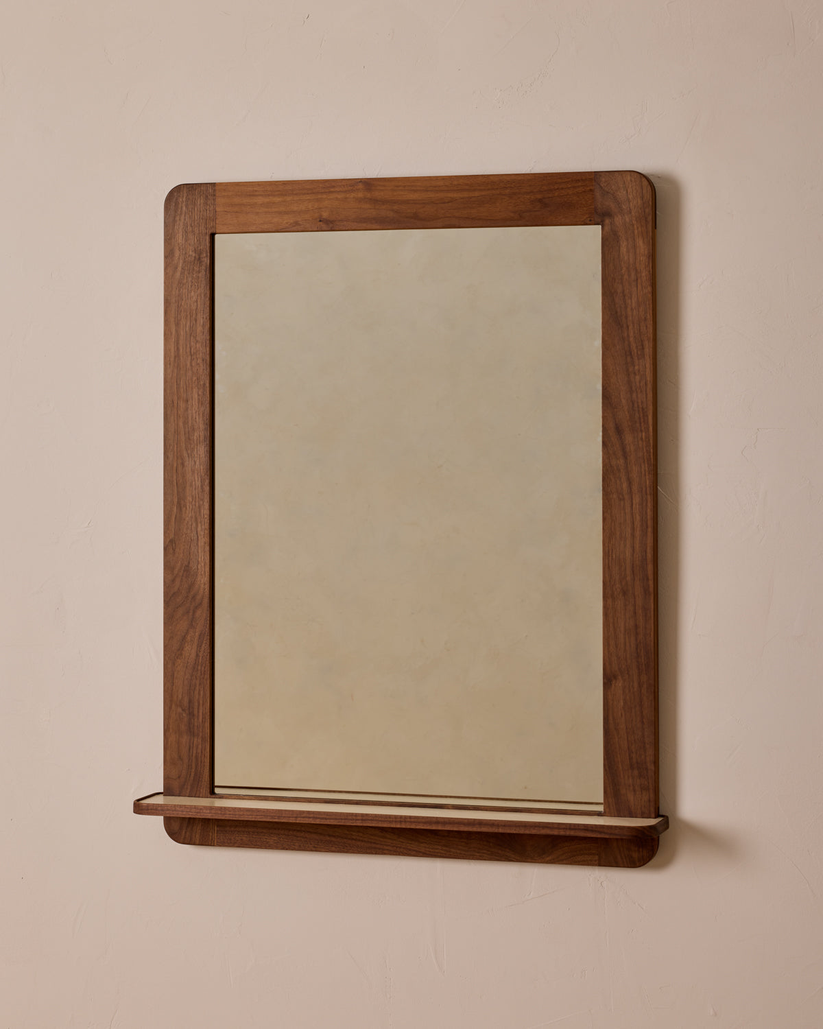 #size_large #wood-finish_black walnut #leather-finish_eggshell