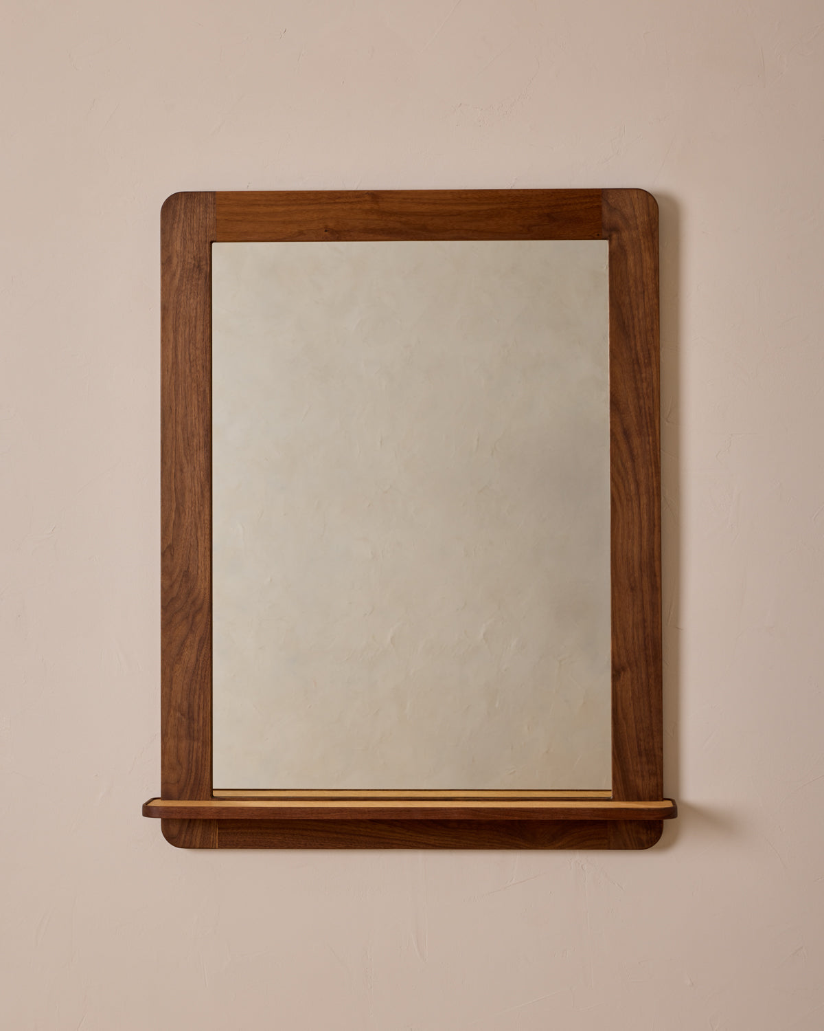 #size_large #wood-finish_black walnut #leather-finish_natural