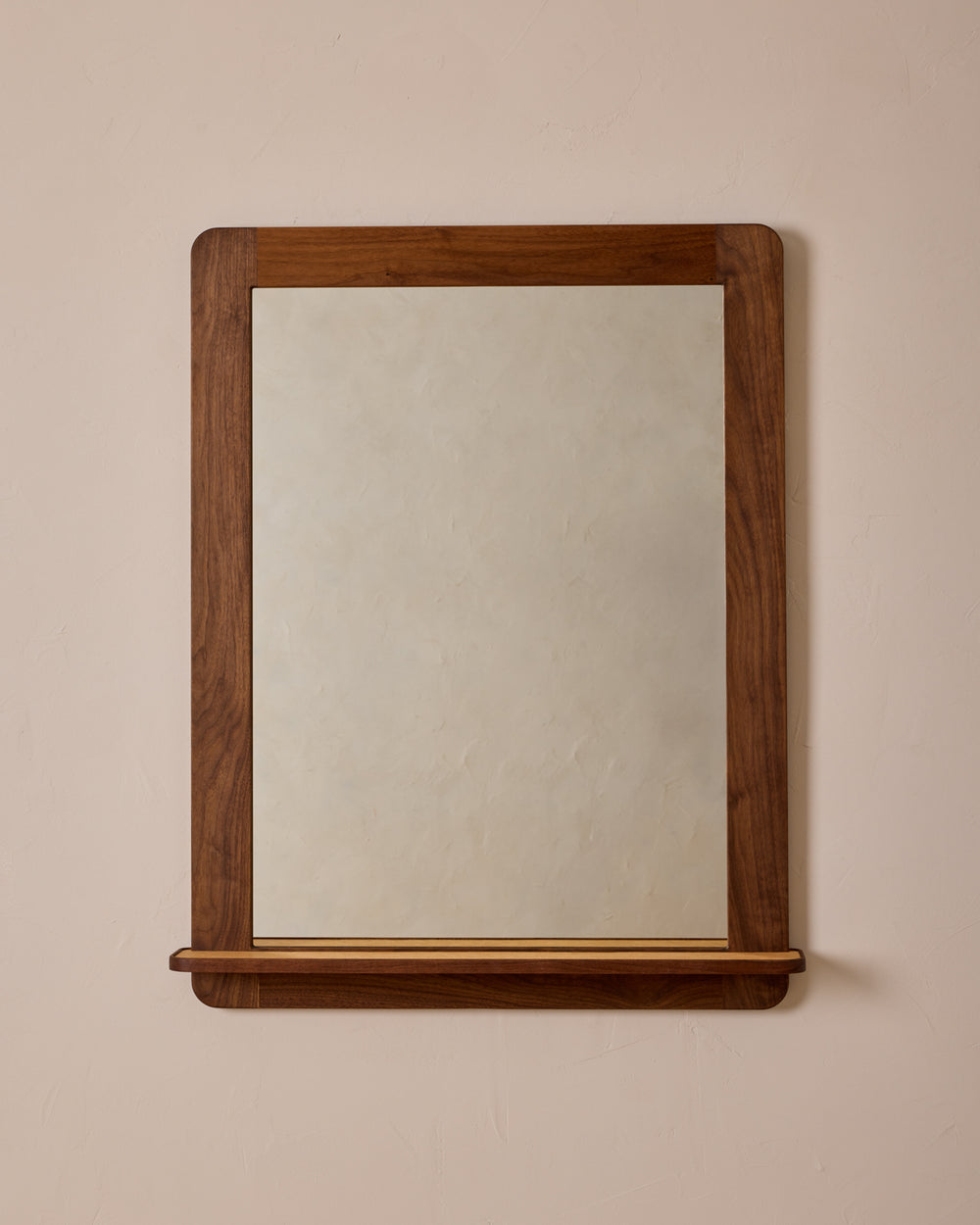 #size_large #wood-finish_black walnut #leather-finish_natural