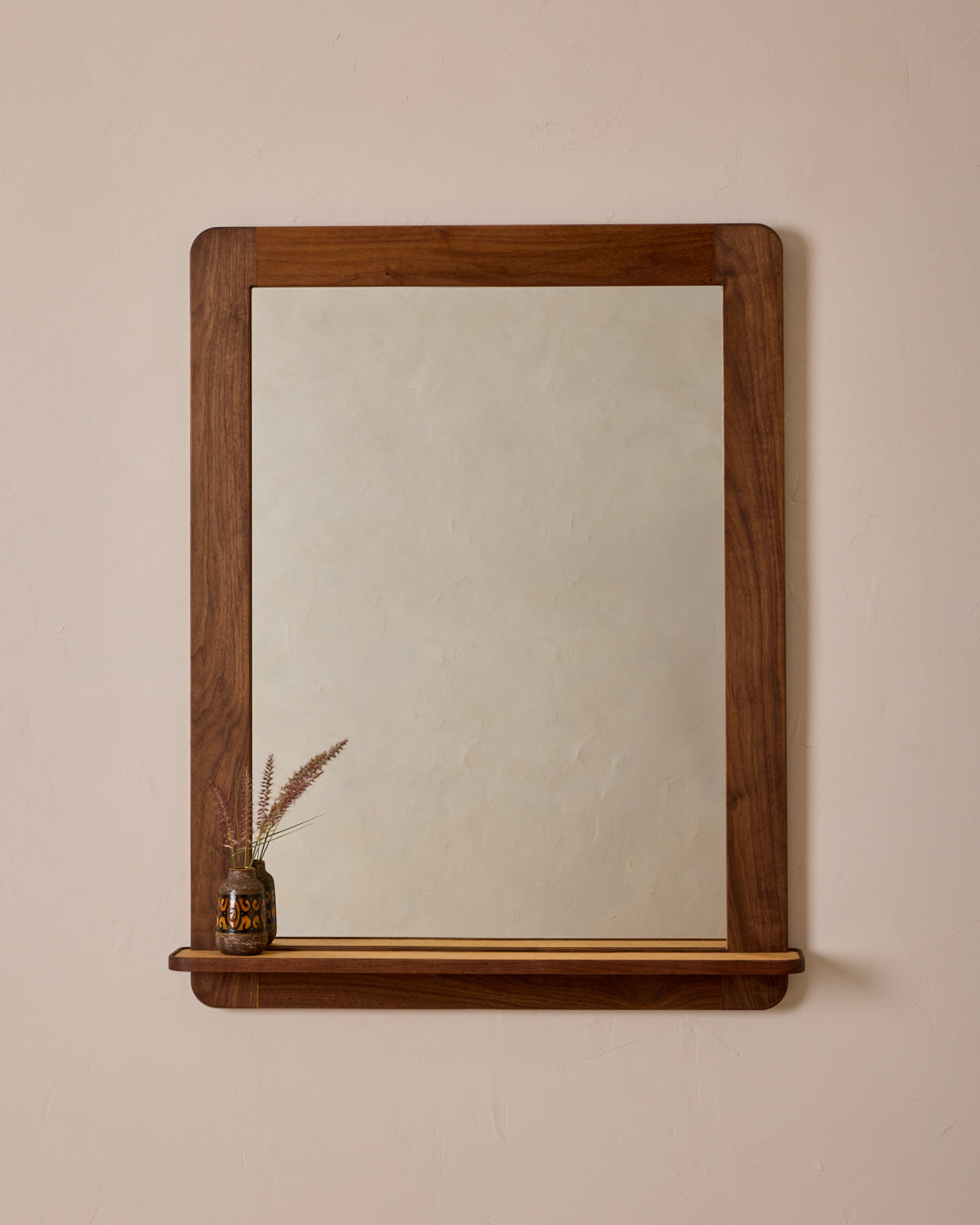 #size_large #wood-finish_black walnut #leather-finish_natural