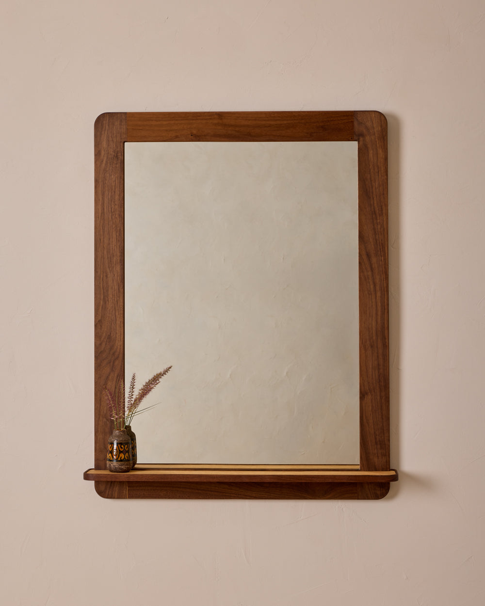 #size_large #wood-finish_black walnut #leather-finish_natural