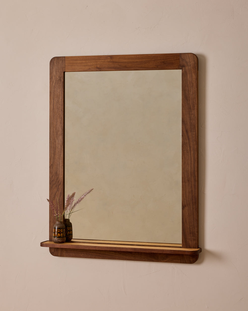 #size_large #wood-finish_black walnut #leather-finish_natural