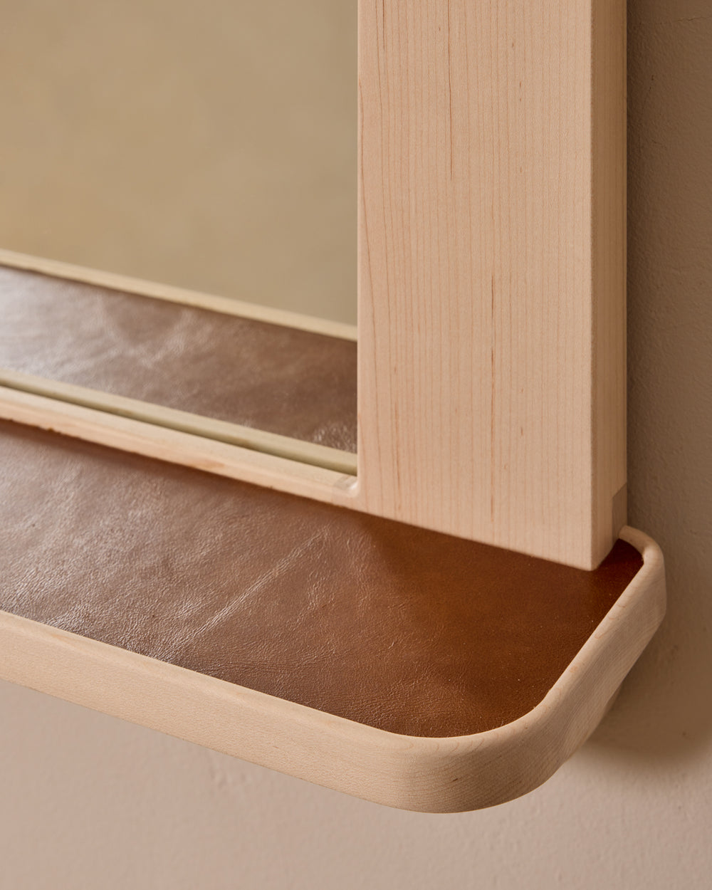 #wood-finish_clear maple #leather-finish_cognac