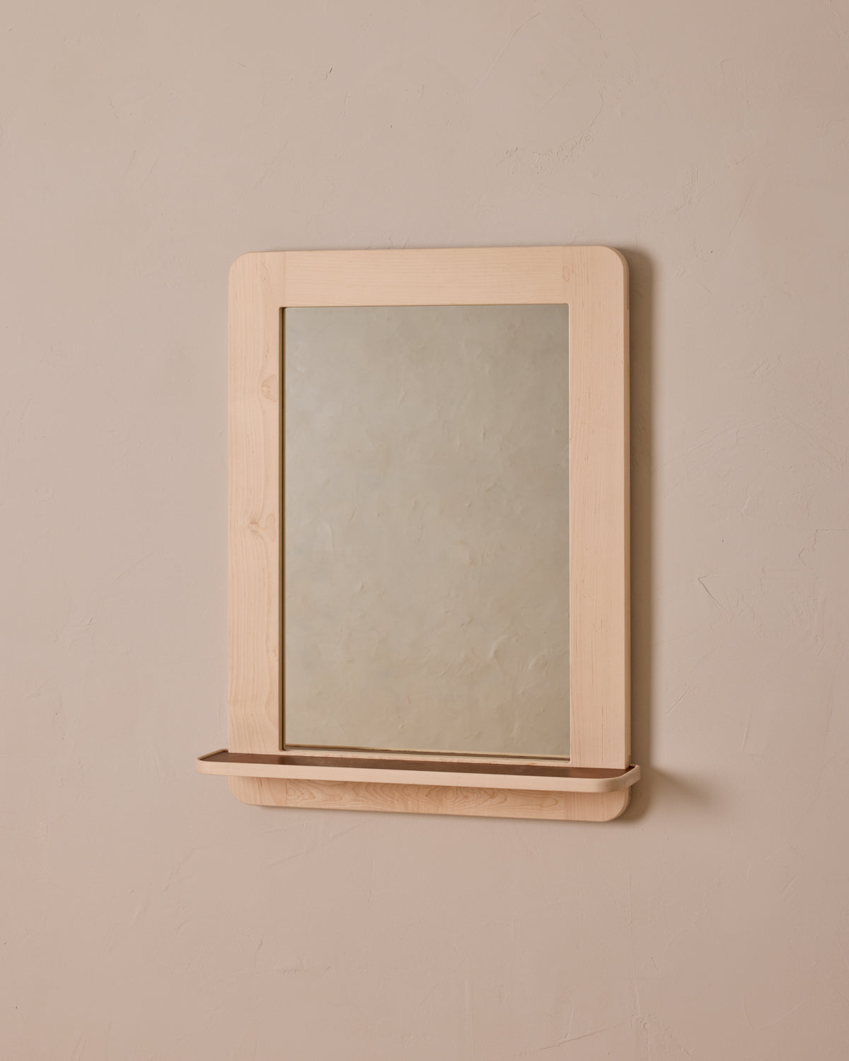 #size_medium #wood-finish_clear maple #leather-finish_cognac
