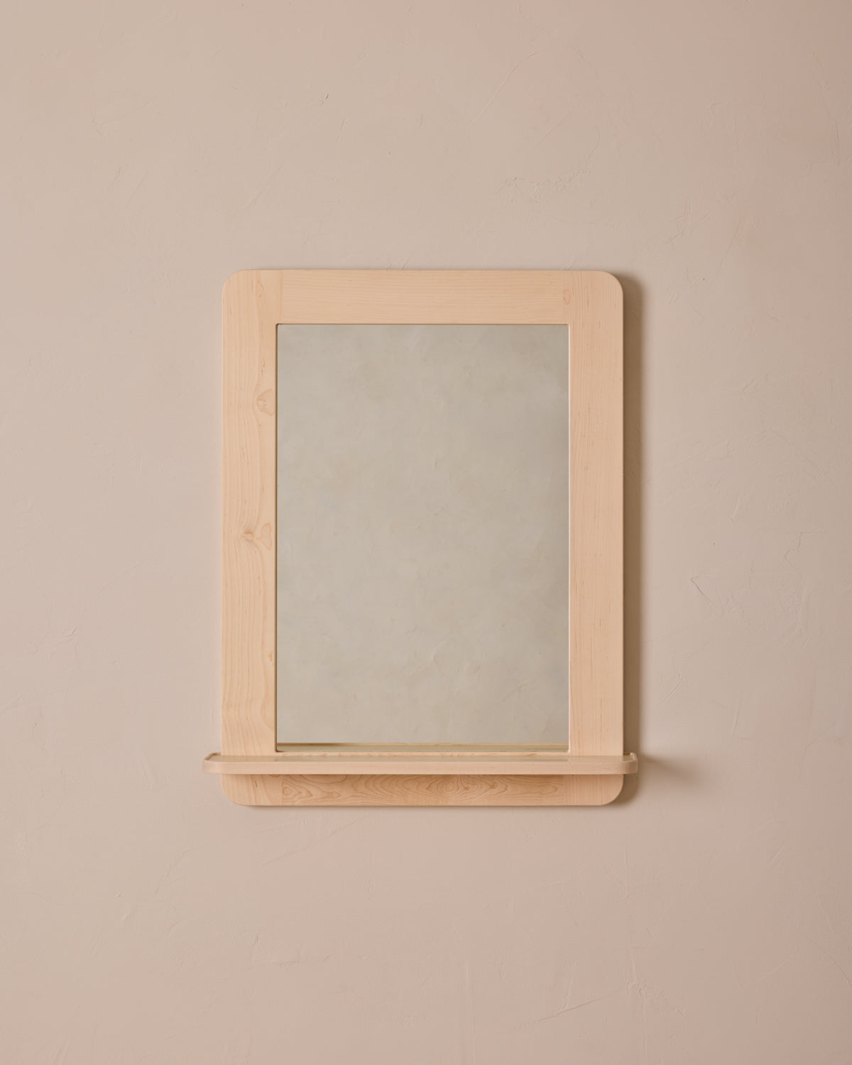 #size_medium #wood-finish_clear maple #leather-finish_eggshell
