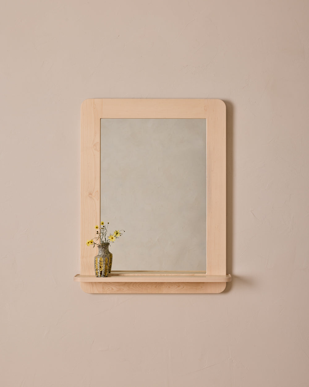 #size_medium #wood-finish_clear maple #leather-finish_eggshell