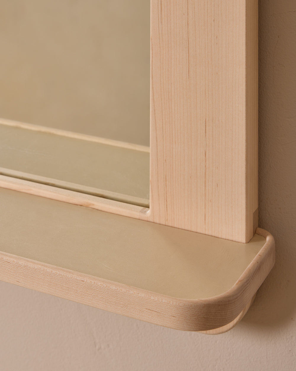 #wood-finish_clear maple #leather-finish_eggshell