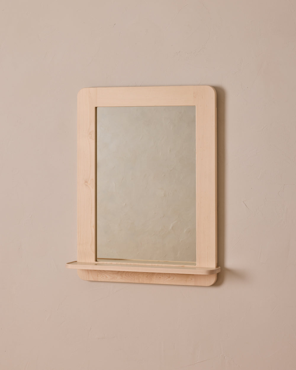 #size_medium #wood-finish_clear maple #leather-finish_eggshell