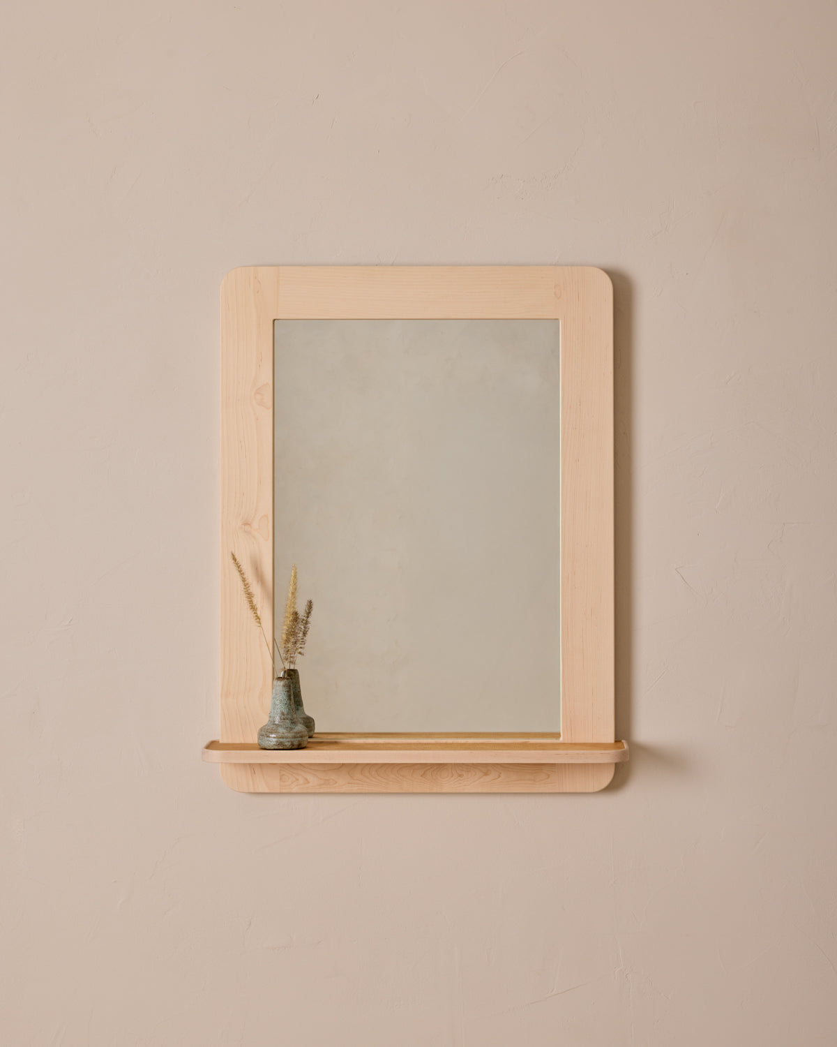 #size_medium #wood-finish_clear maple #leather-finish_natural