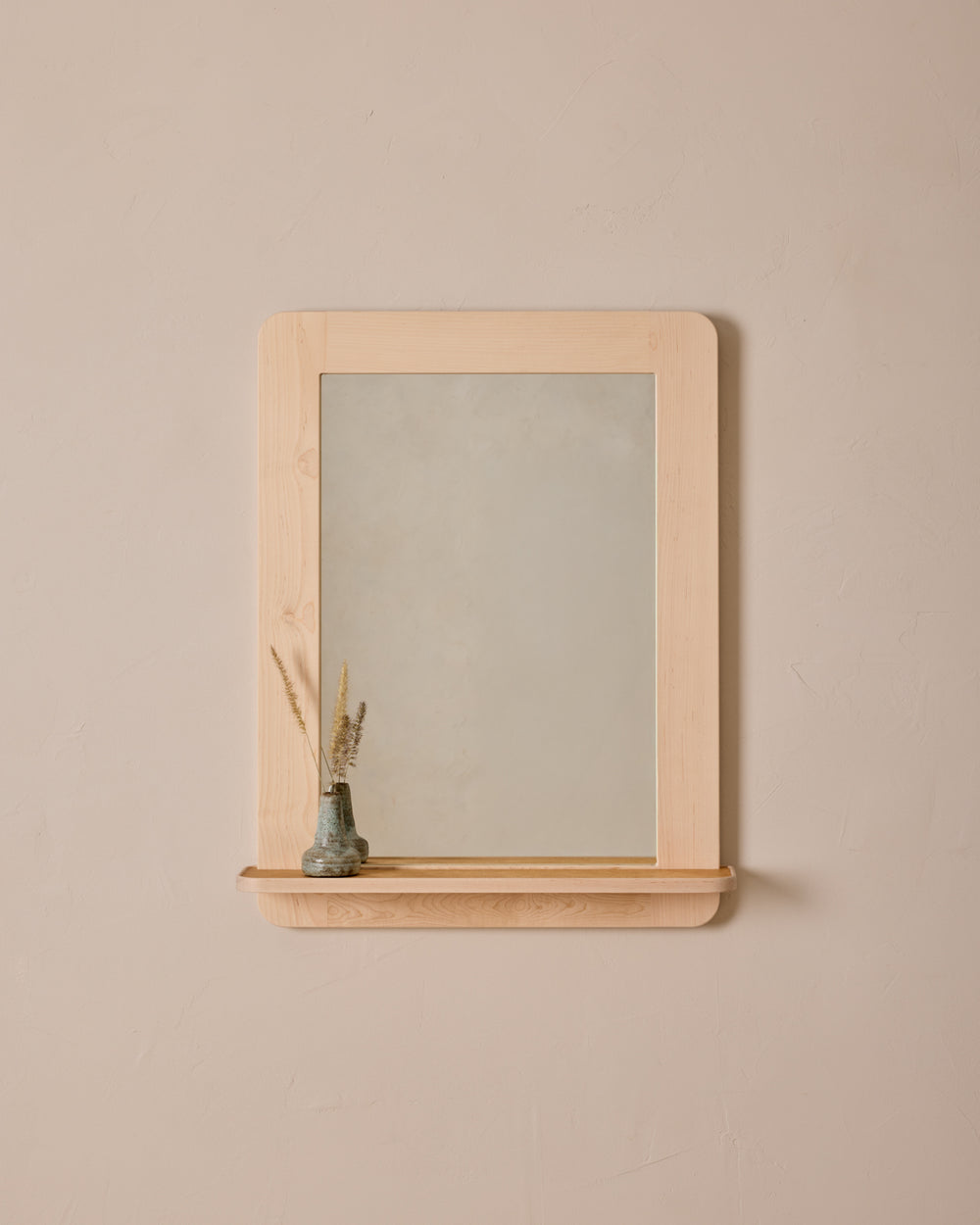 #size_medium #wood-finish_clear maple #leather-finish_natural