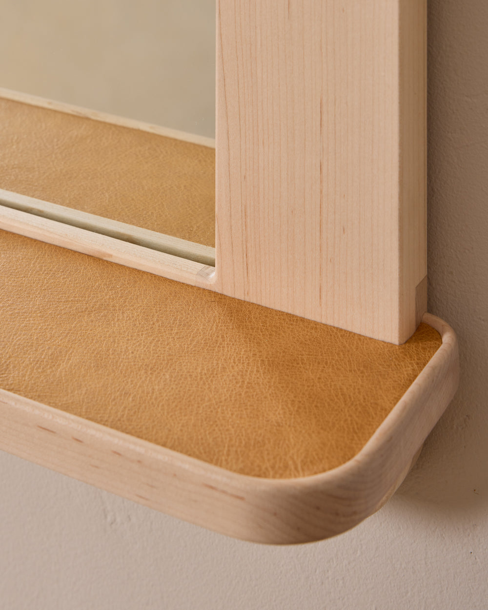 #wood-finish_clear maple #leather-finish_natural