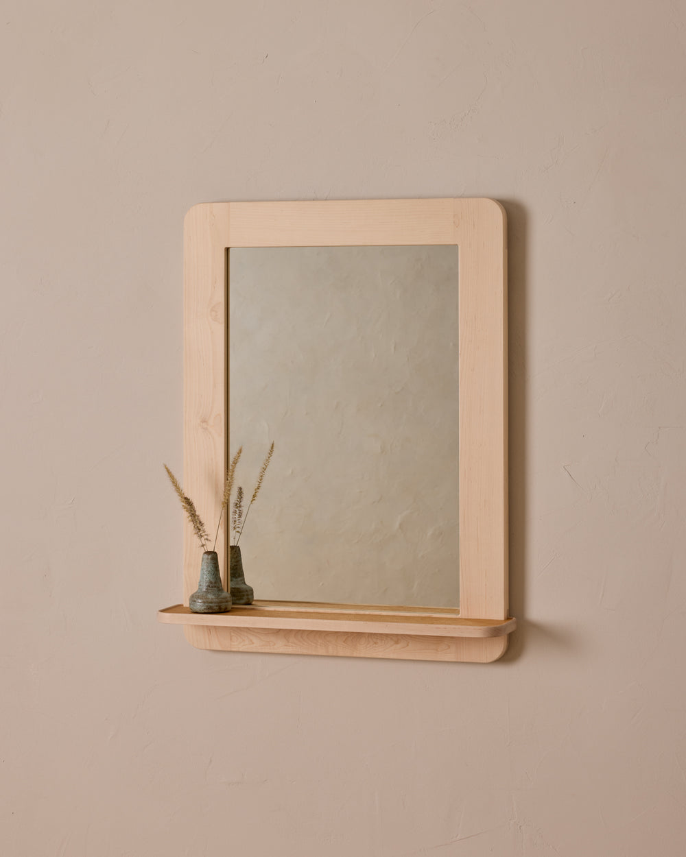 #size_medium #wood-finish_clear maple #leather-finish_natural