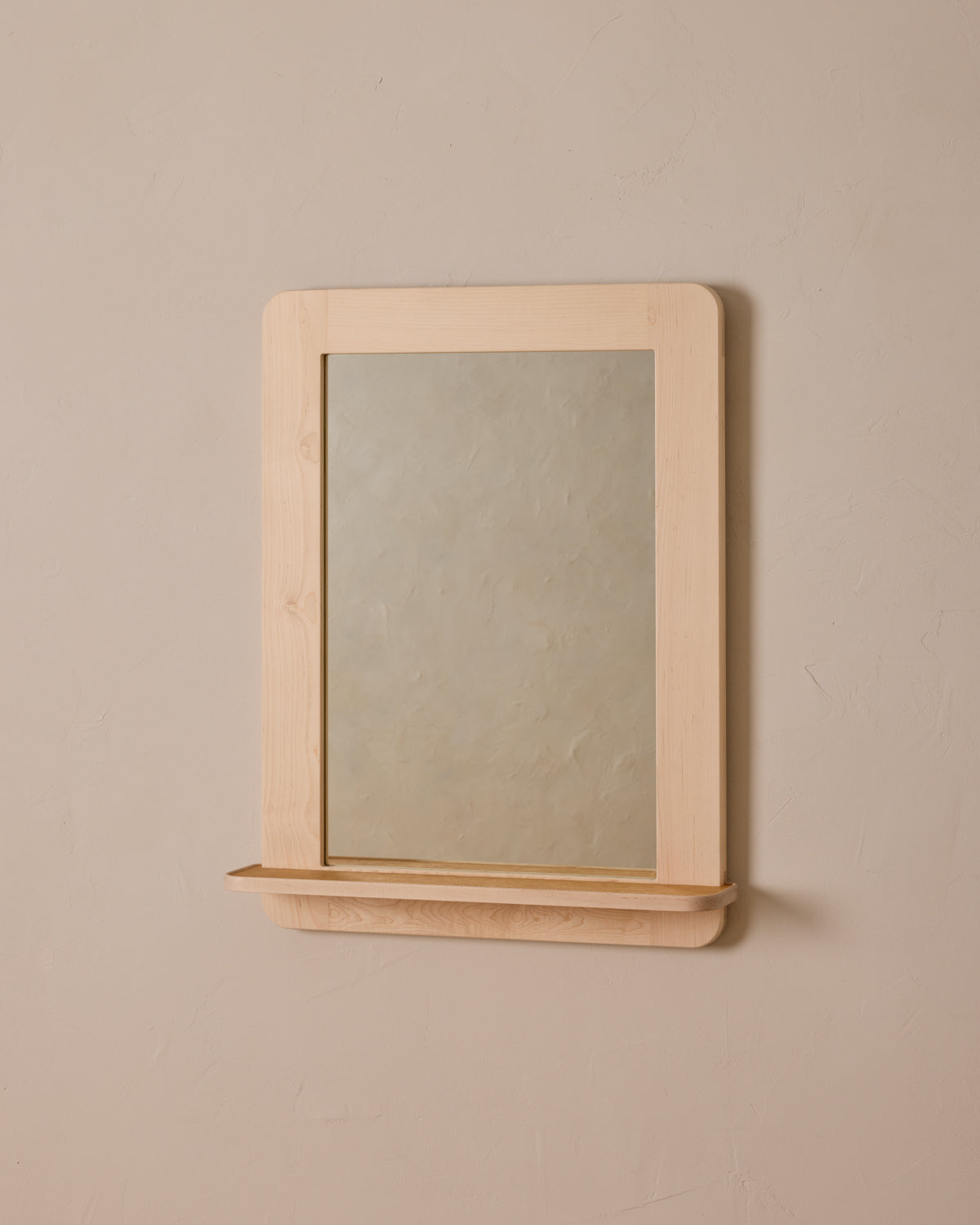 #size_medium #wood-finish_clear maple #leather-finish_natural