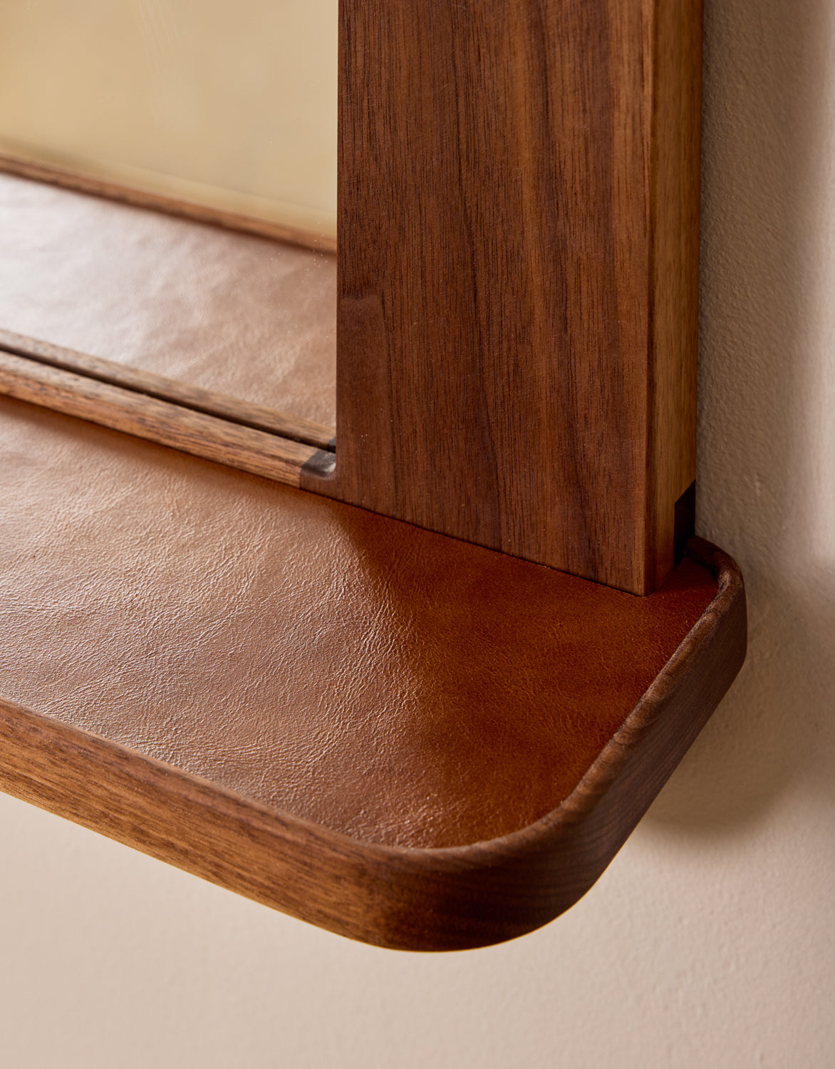 #wood-finish_black walnut #leather-finish_cognac