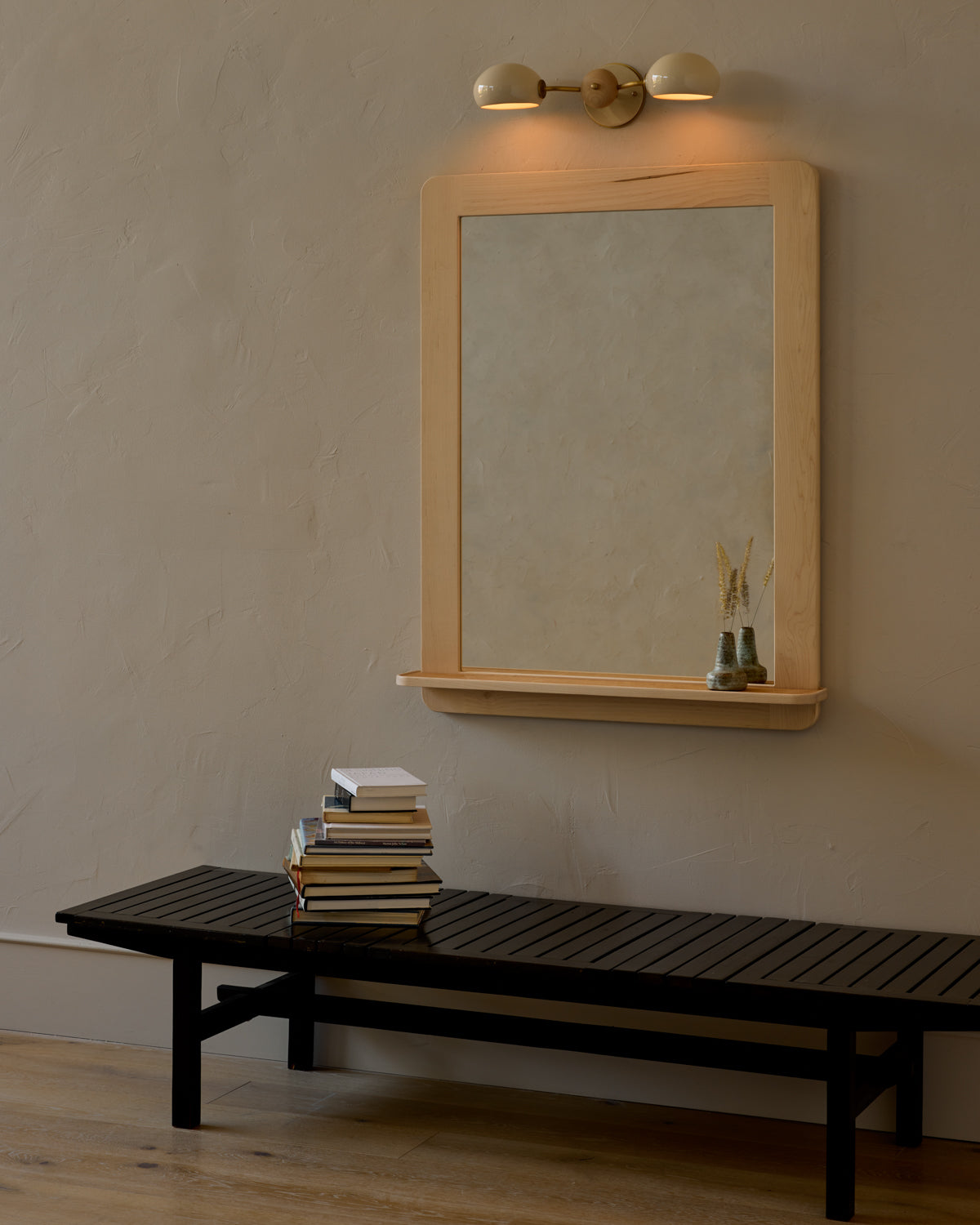 #size_large #wood-finish_clear maple #leather-finish_natural