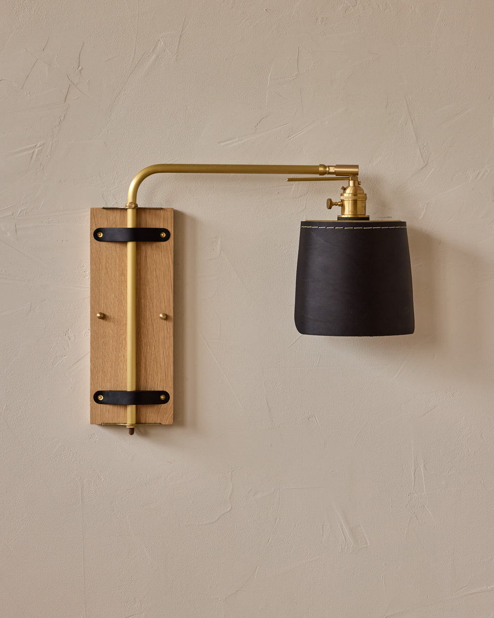 #leather-finish_black harness #wood-finish_white oak #wiring_hardwired