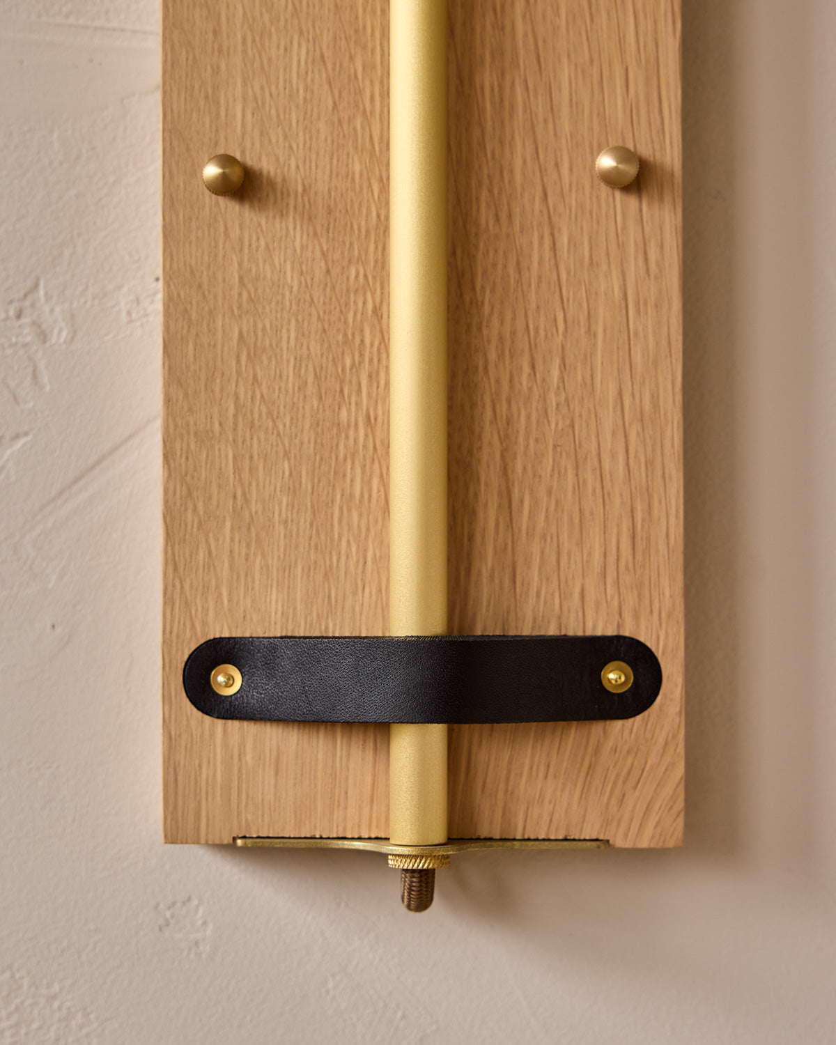 #leather-finish_black harness #wood-finish_white oak #wiring_hardwired