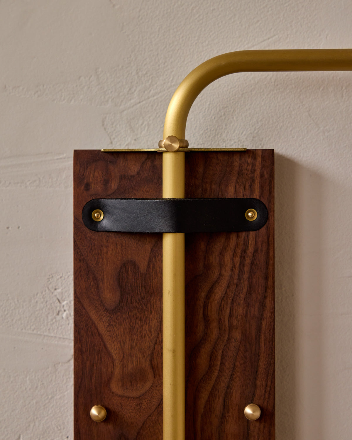 #leather-finish_black harness #wood-finish_black walnut #wiring_hardwired