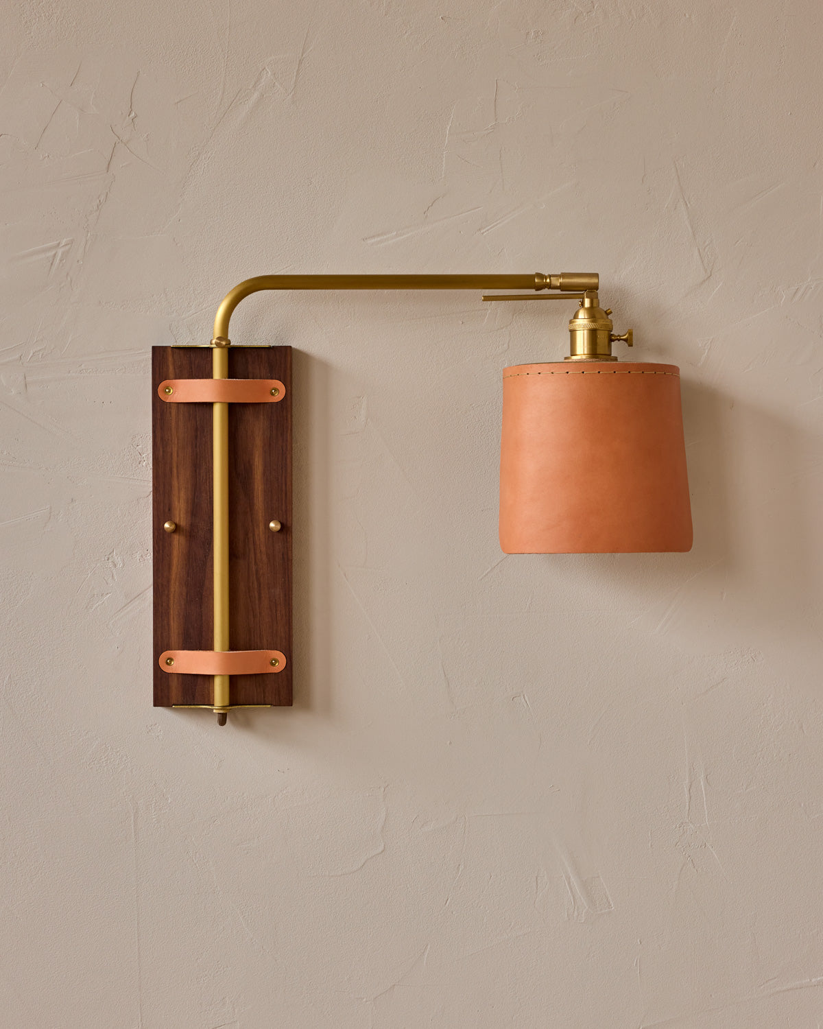 #leather-finish_natural harness #wood-finish_black walnut #wiring_hardwired