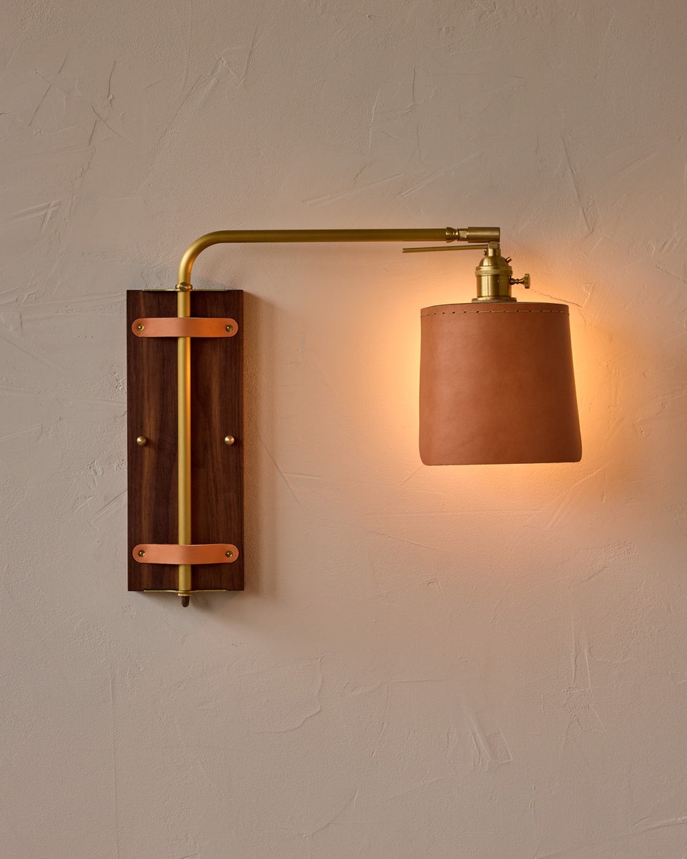 #leather-finish_natural harness #wood-finish_black walnut #wiring_hardwired