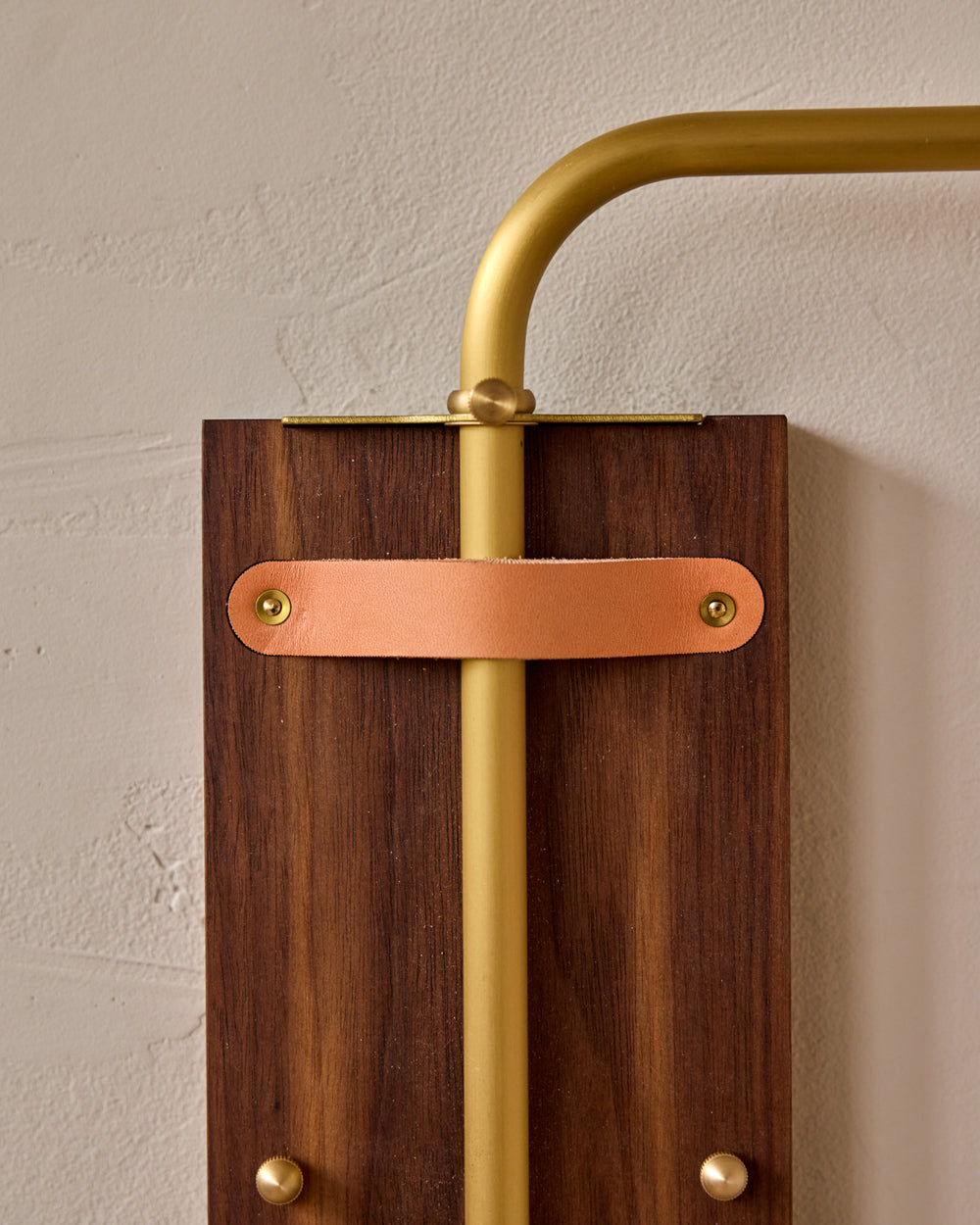 #leather-finish_natural harness #wood-finish_black walnut #wiring_hardwired