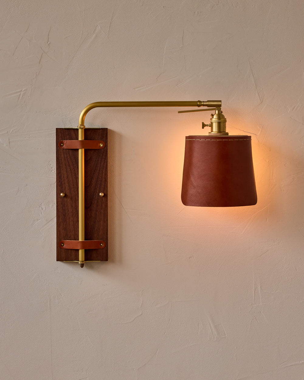 #leather-finish_tan harness #wood-finish_black walnut #wiring_hardwired