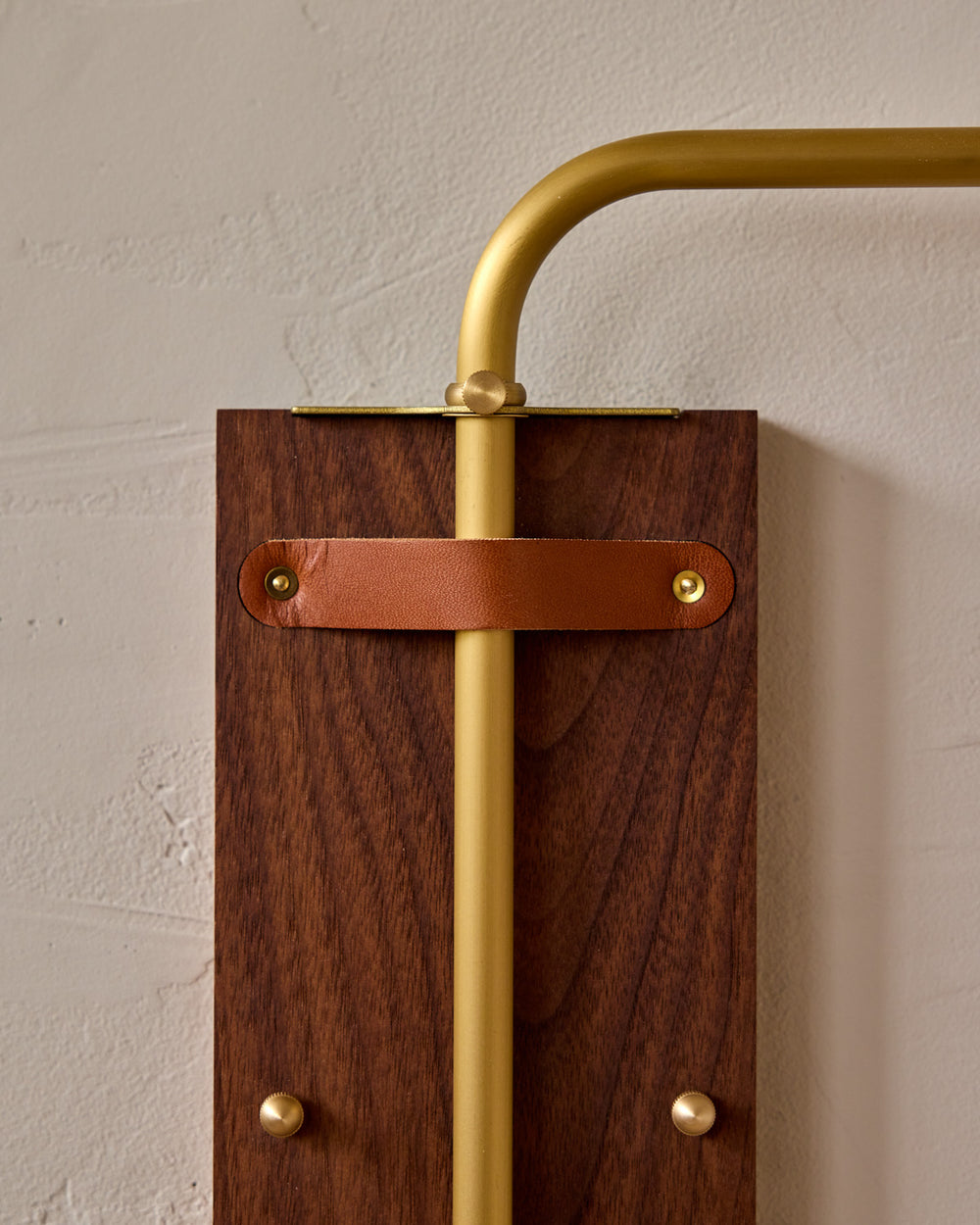 #leather-finish_tan harness #wood-finish_black walnut #wiring_hardwired