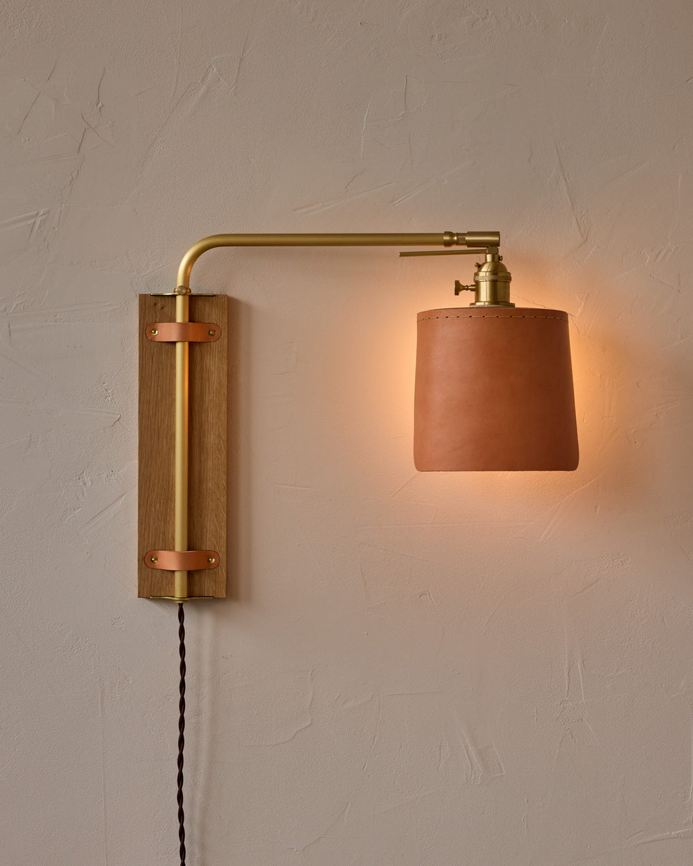 #leather-finish_natural harness #wood-finish_white oak #wiring_plug-in