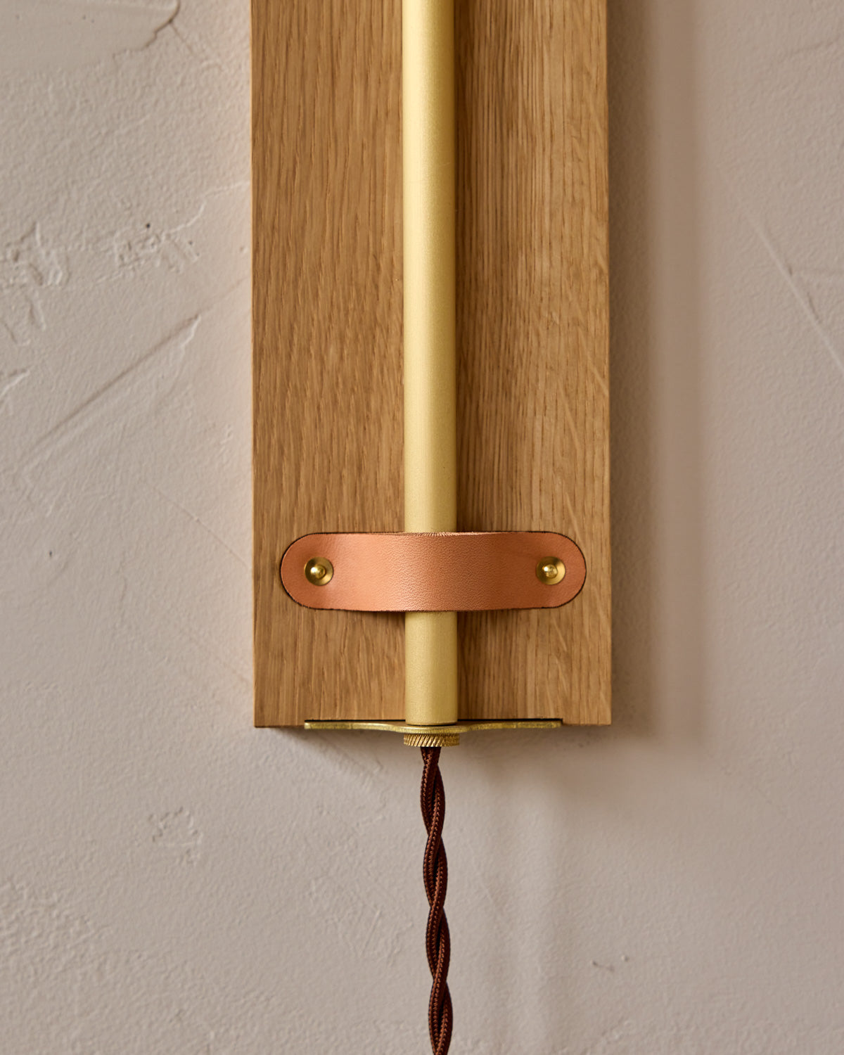 #leather-finish_natural harness #wood-finish_white oak #wiring_plug-in