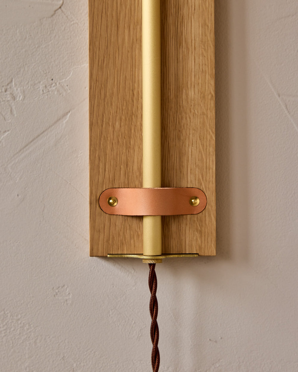 #leather-finish_natural harness #wood-finish_white oak #wiring_plug-in