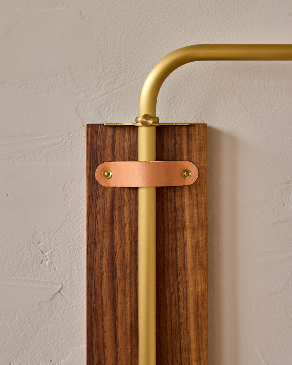 #leather-finish_natural harness #wood-finish_black walnut #wiring_plug-in