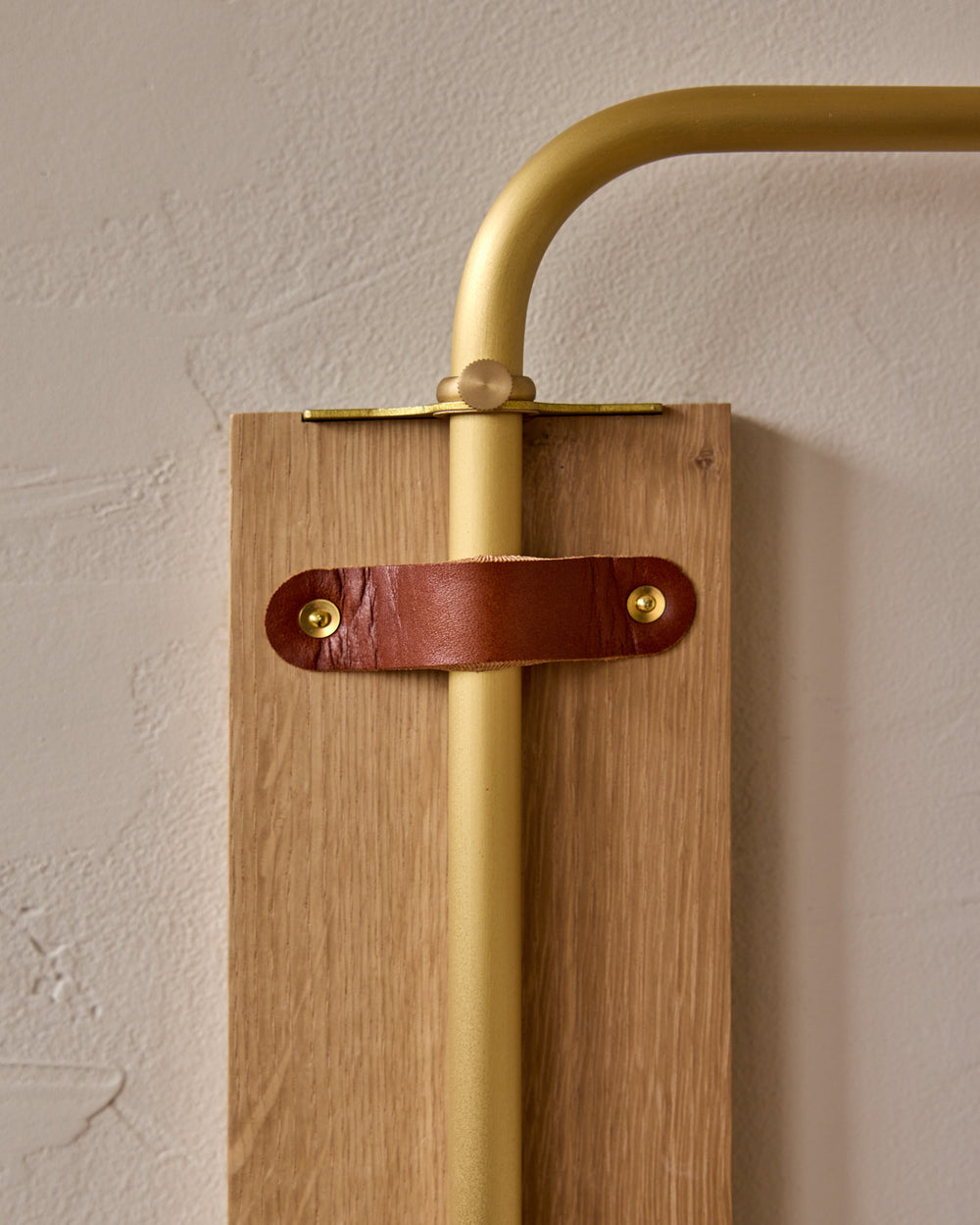 #leather-finish_tan harness #wood-finish_white oak #wiring_plug-in