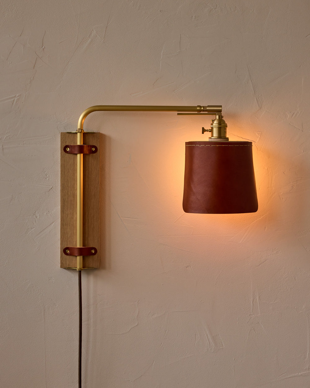 #leather-finish_tan harness #wood-finish_white oak #wiring_plug-in