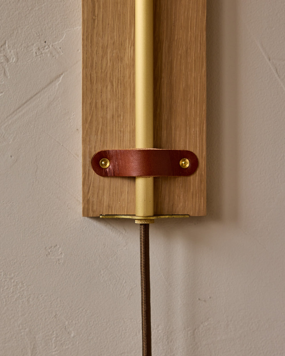 #leather-finish_tan harness #wood-finish_white oak #wiring_plug-in