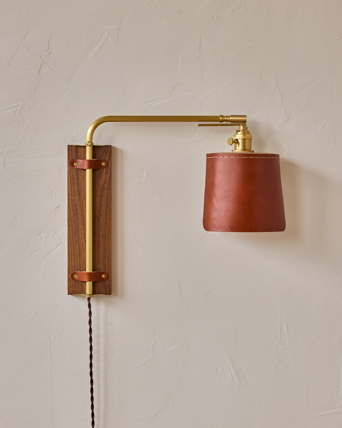 #leather-finish_tan harness #wood-finish_black walnut #wiring_plug-in