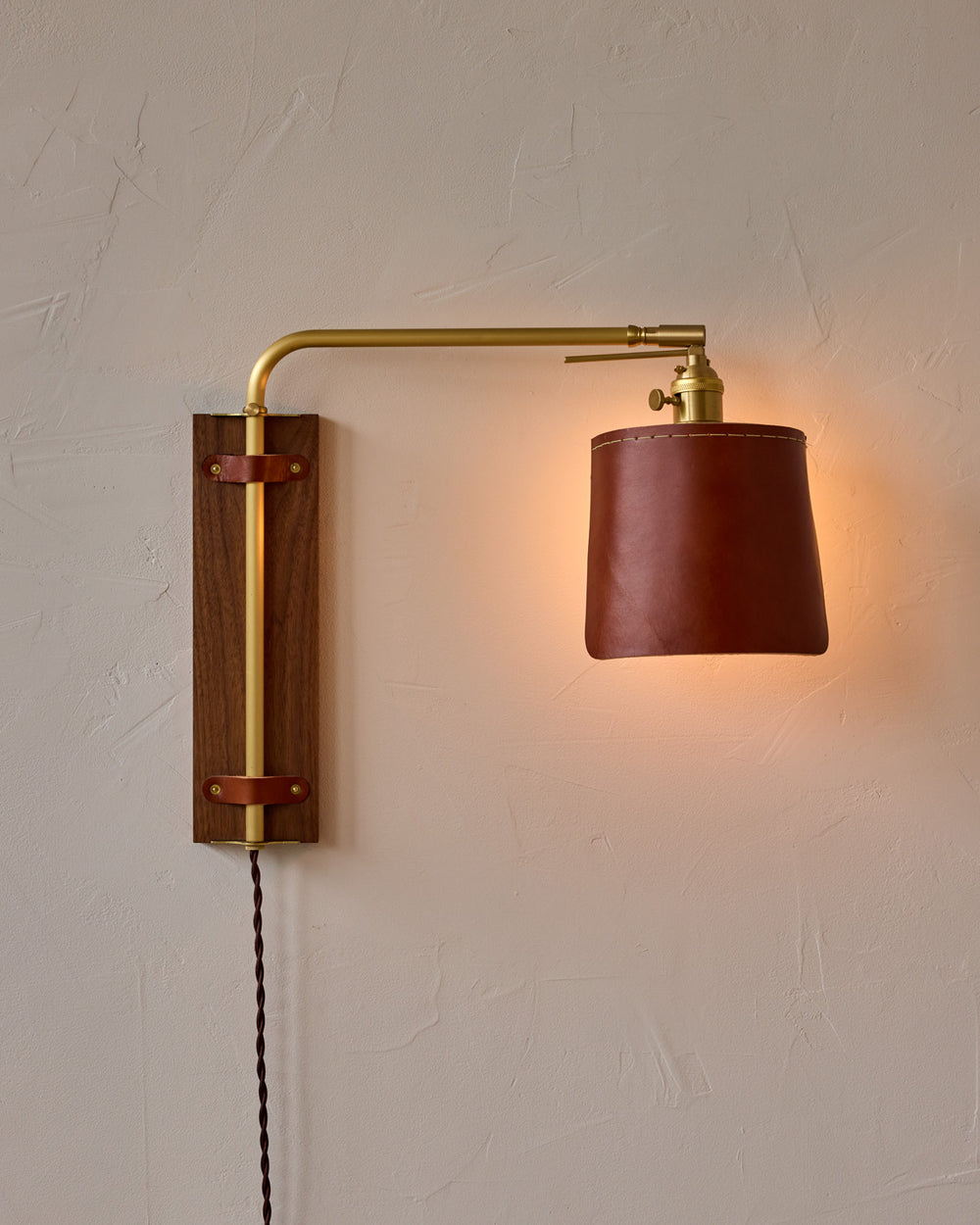 #leather-finish_tan harness #wood-finish_black walnut #wiring_plug-in